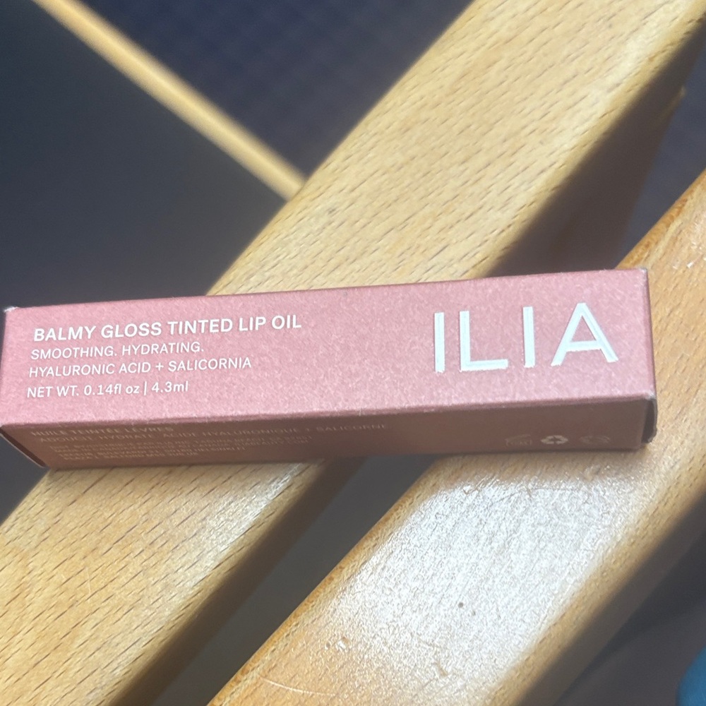 NEVER USED ILIA Balmy Gloss Tinted Lip Oil - color Linger